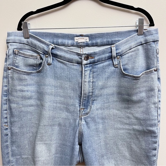 Good American Good Legs Light Wash Distressed Cropped Skinny Jeans Size 18 - Picture 3 of 9